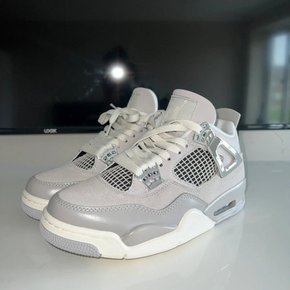 Jordan 4 neutral grey frozen moments